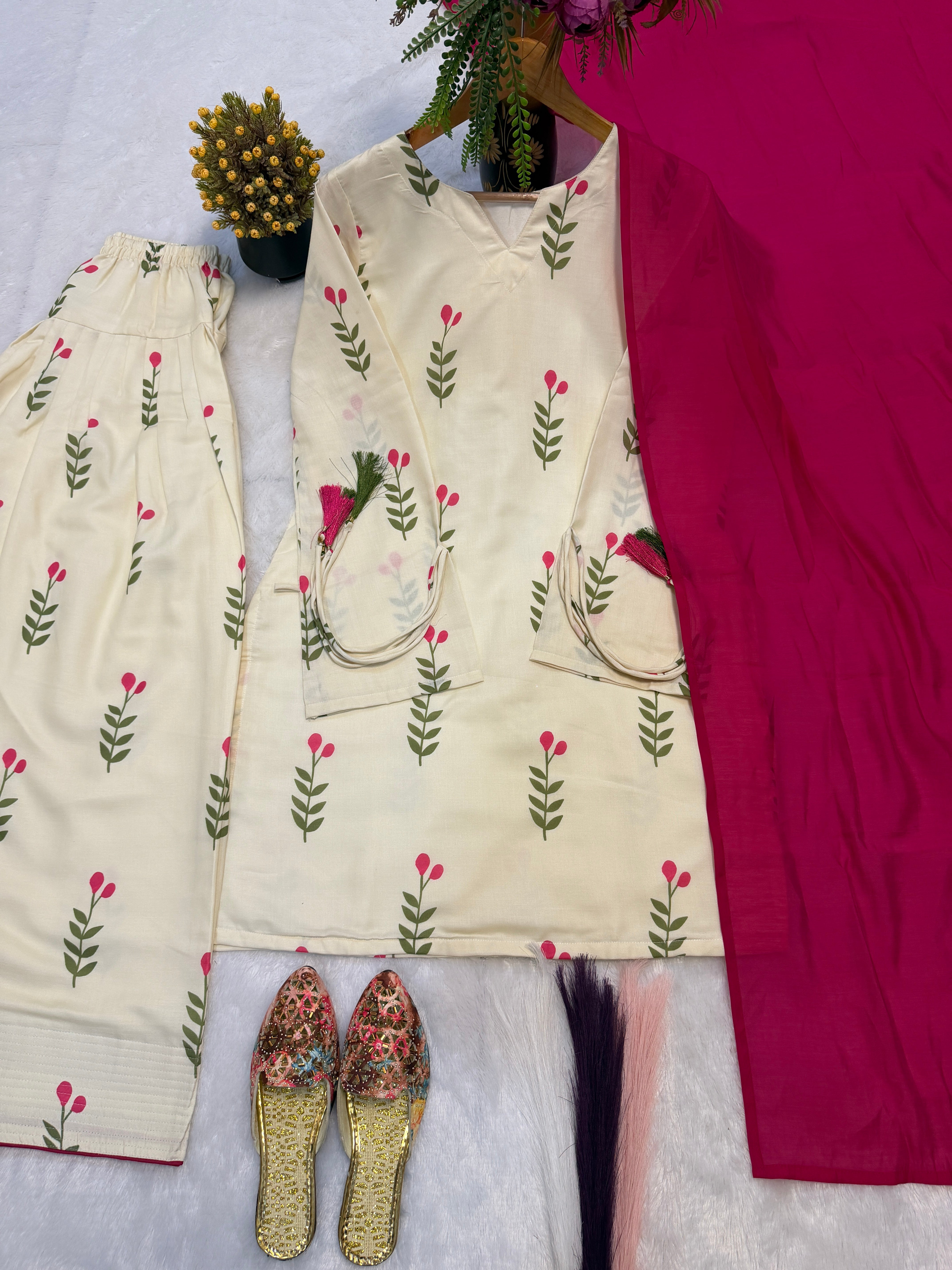 *Fully Fancy Sleeves With Latkan*