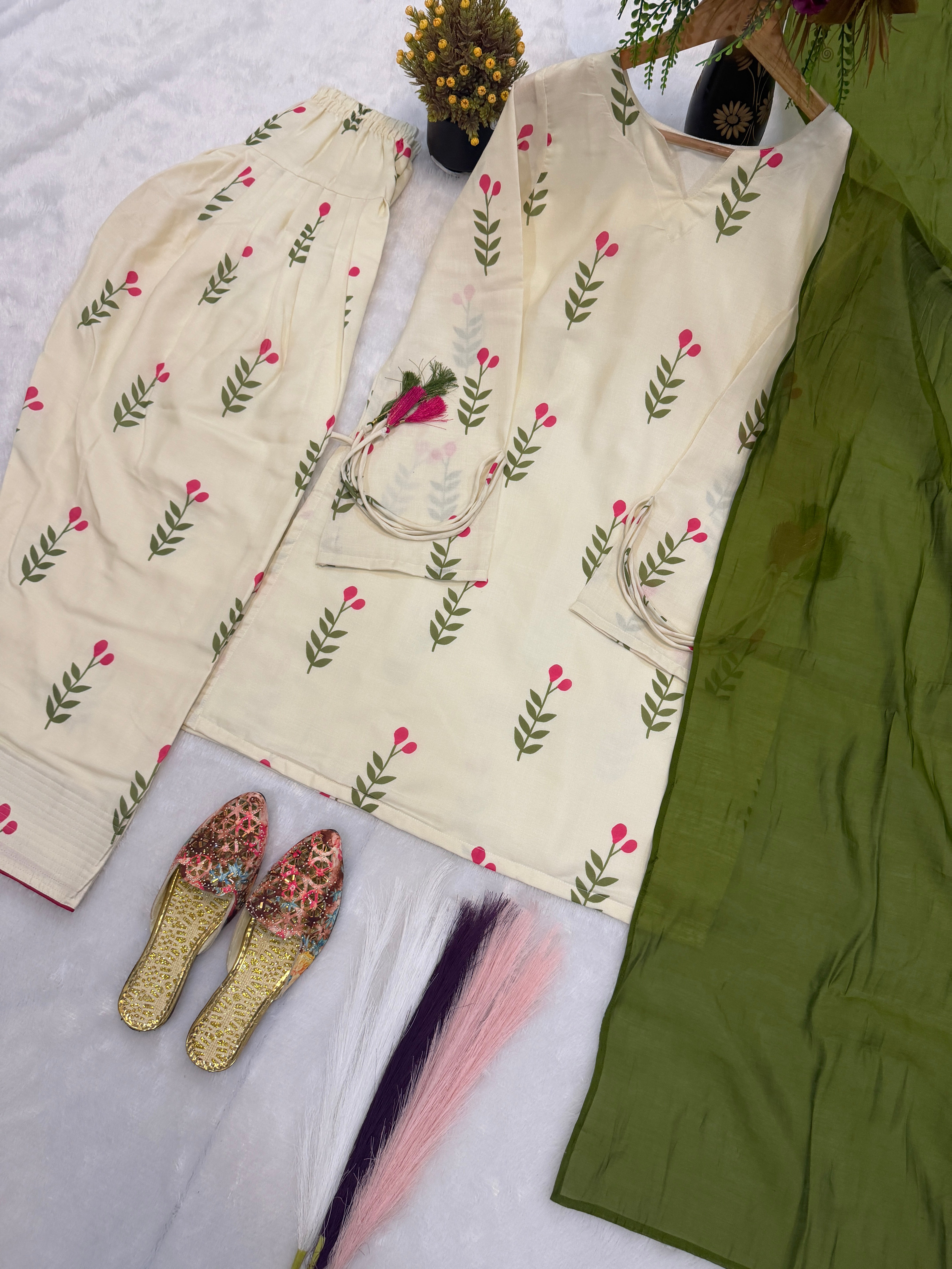 *Fully Fancy Sleeves With Latkan*