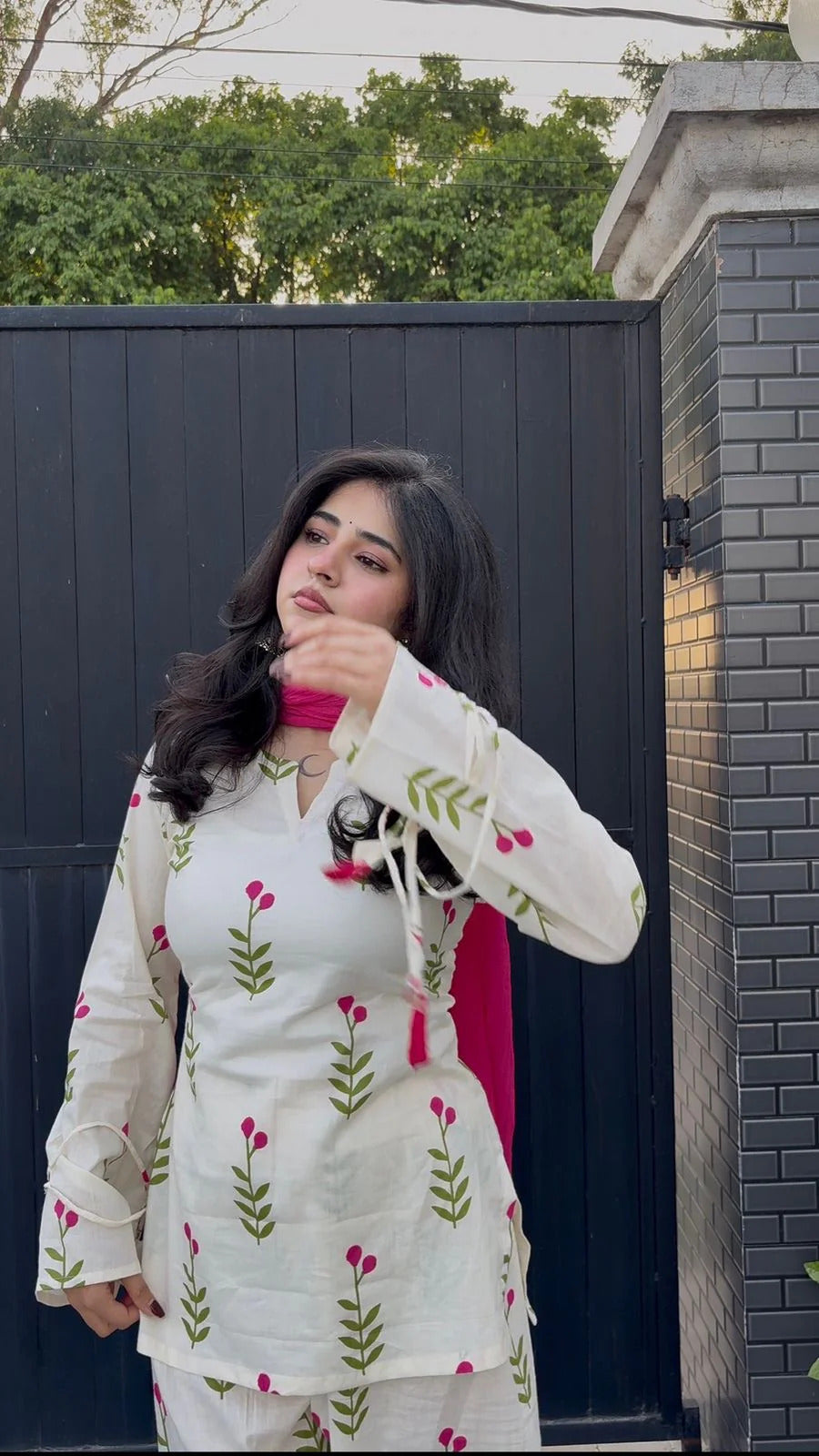 *Fully Fancy Sleeves With Latkan*