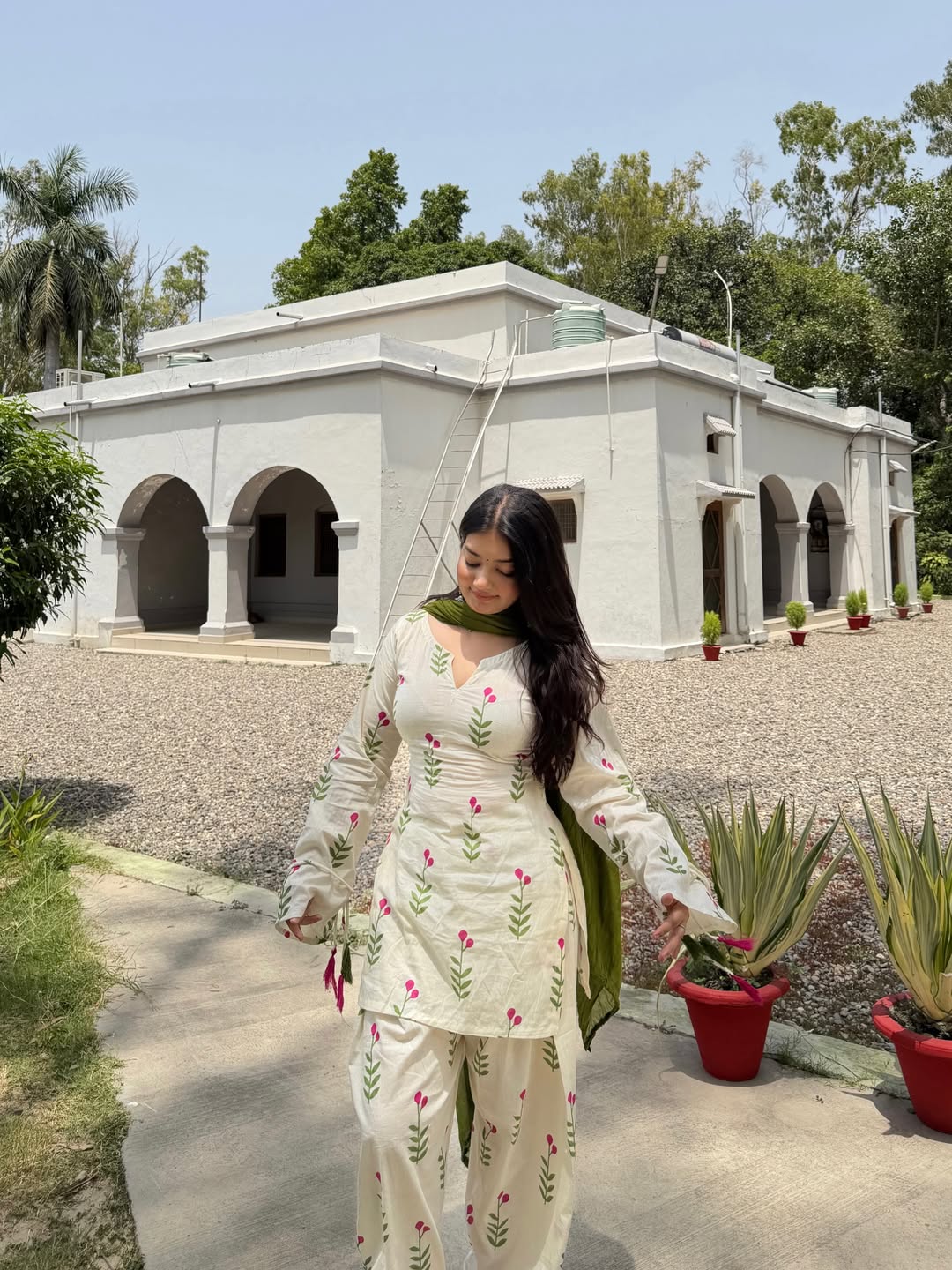 *Fully Fancy Sleeves With Latkan*
