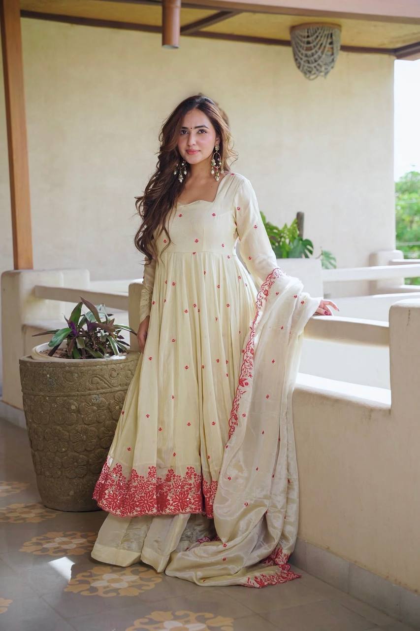 💕*Presenting New  Đěsigner Anarkali Suit In New Fancy Style*💕
