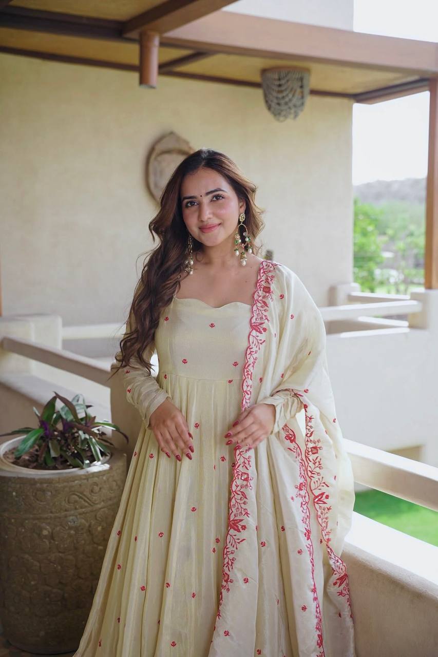 💕*Presenting New  Đěsigner Anarkali Suit In New Fancy Style*💕