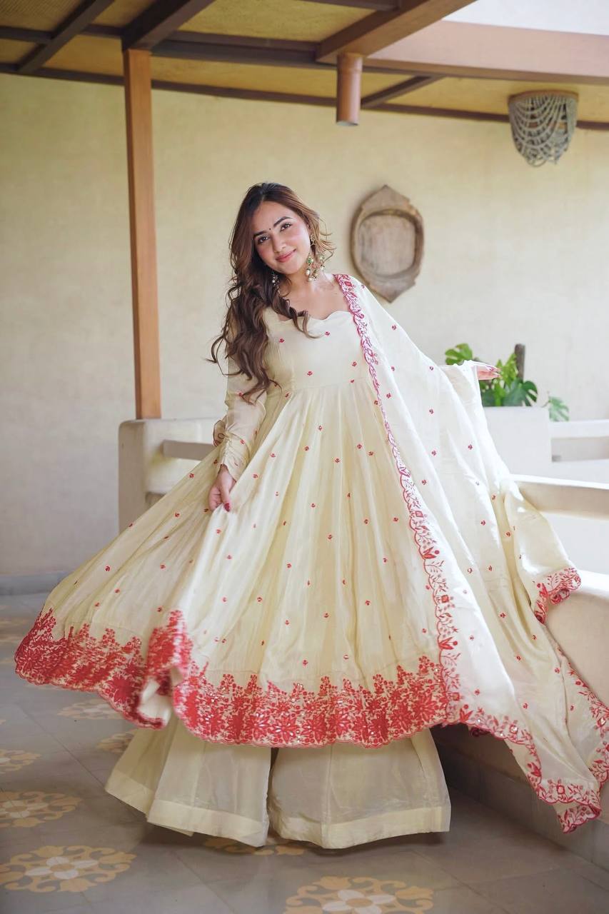 💕*Presenting New  Đěsigner Anarkali Suit In New Fancy Style*💕