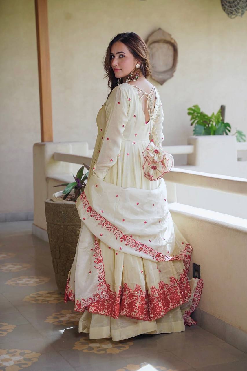 💕*Presenting New  Đěsigner Anarkali Suit In New Fancy Style*💕